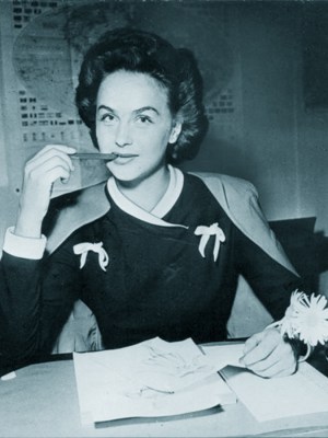 Hjordis Genberg sat in front of a map of the world. 1944.