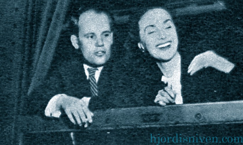 Carl-Gustaf and Hjordis Tersmeden, smiling out of a train window, 1946