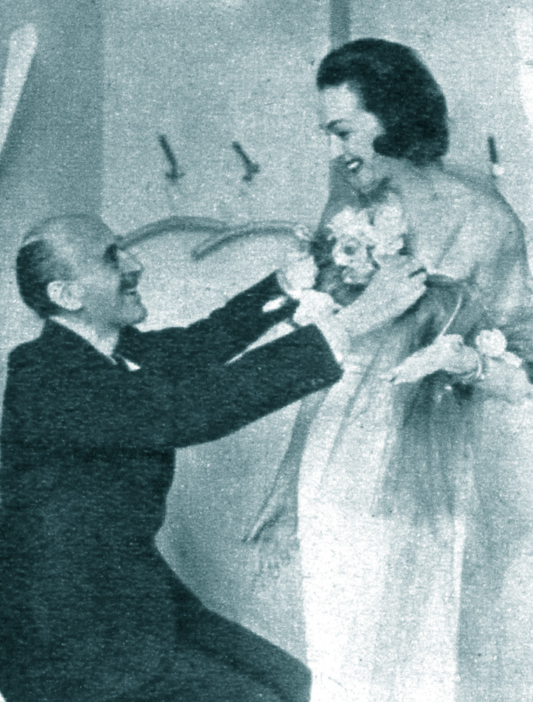 Hjordis Niven returns to NK as a customer, in 1954. She's pictured with dress designer Pelle Lundgren.