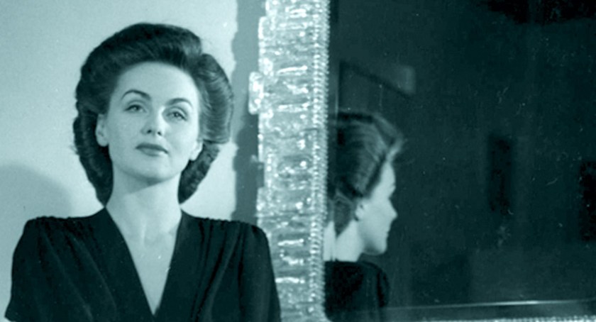 Hjördis Genberg, modelling Swedish fashions in 1944