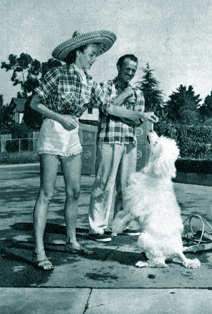 Hjördis and David Niven at home in Pacific Palisades, c.1949