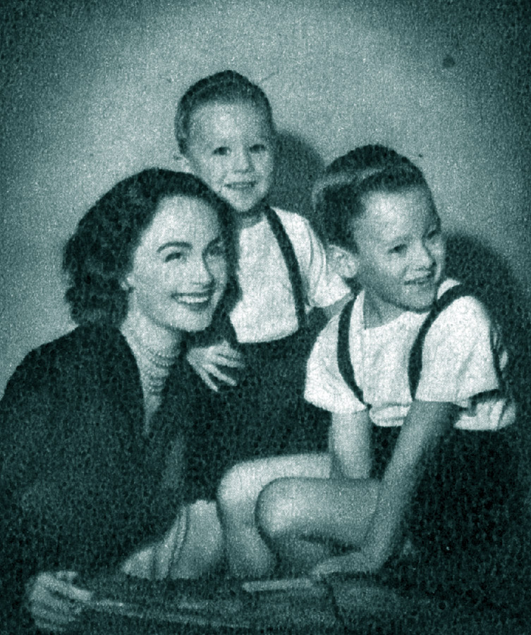 Hjördis Niven with step-sons Jamie and David Junior, c.1949